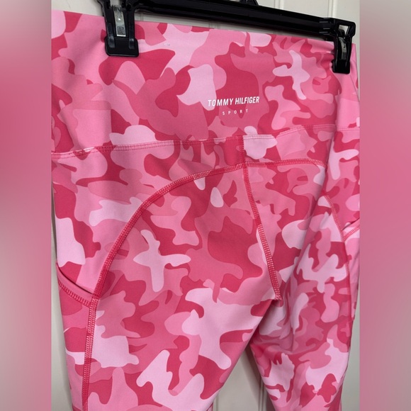 2/for $20 🪩 TOMMY HILFIGER Pink Camo Athletic High-Waist Leggings (Size Medium) - Picture 8 of 11